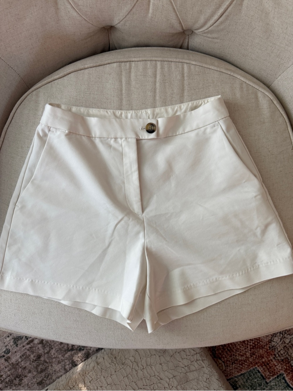 H&M White Tailored Dress Shorts Size 6 High Rise Trouser Shorts